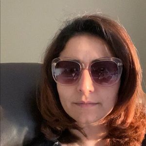 Meet your Posher, Lara